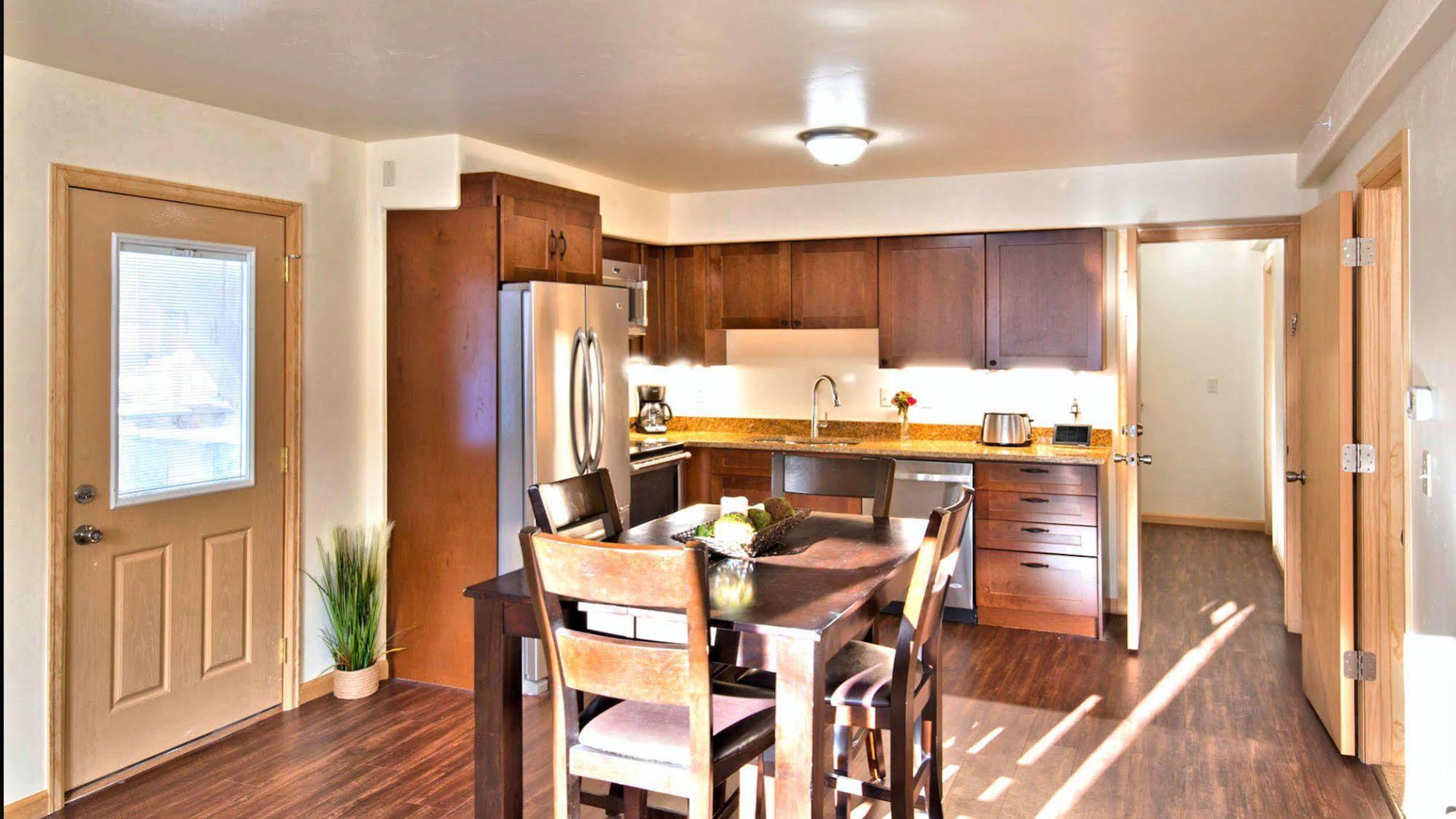 Mein Haus Bed & Breakfast Avon Exterior photo